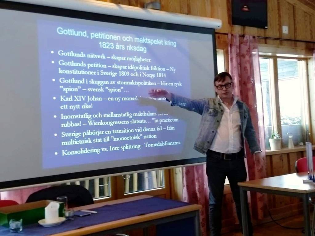 Niclas Persson Tenhuinen föreläser i Mattila, Östmark.